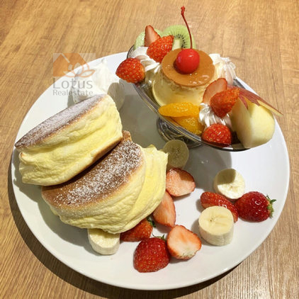 福カフェのプリンアラモードパンケーキ