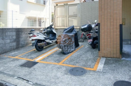 日神デュオステージ笹塚東館バイク置場